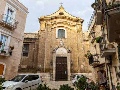 ...che prende il nome dal complesso monastico dell�XI secolo che sorge alla punta estrema del centro storico, oggi sede del Museo Archeologico cittadino